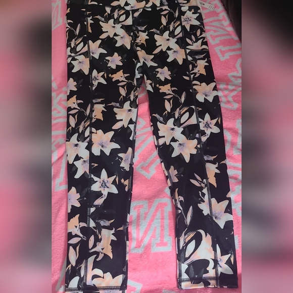 Victoria's Secret NWT Black Floral Incredible Leggings Size 16 High Rise - Picture 2 of 7